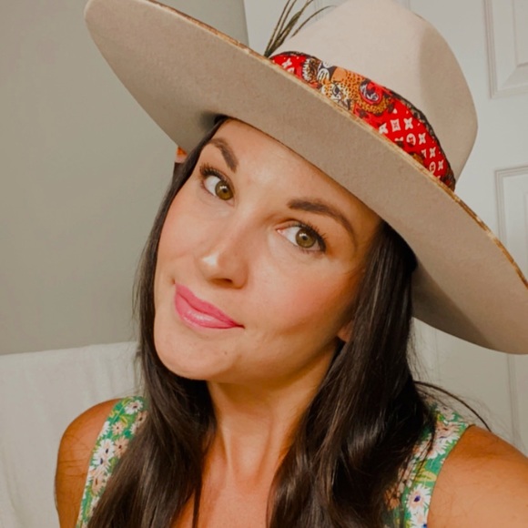 Meet your Posher, Macey - Picture 1 of 1